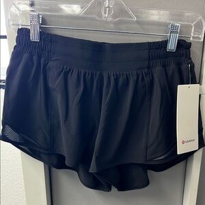lululemon athletica Women's Black Hotty Hot LR Shorts 2.5”. NWT